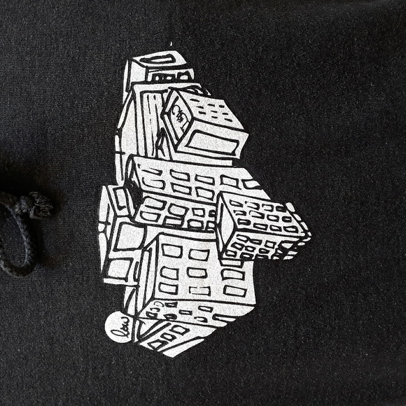 Sweatshirt with a hood - Picture 2 of 4